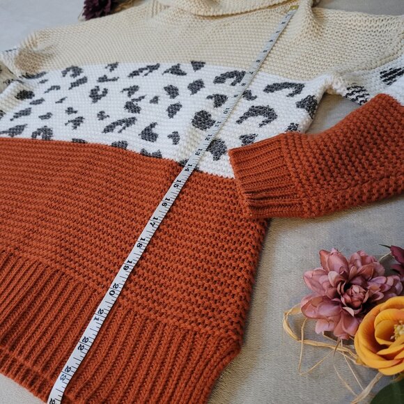 Cozy Leopard Print Sweater - Picture 3 of 3